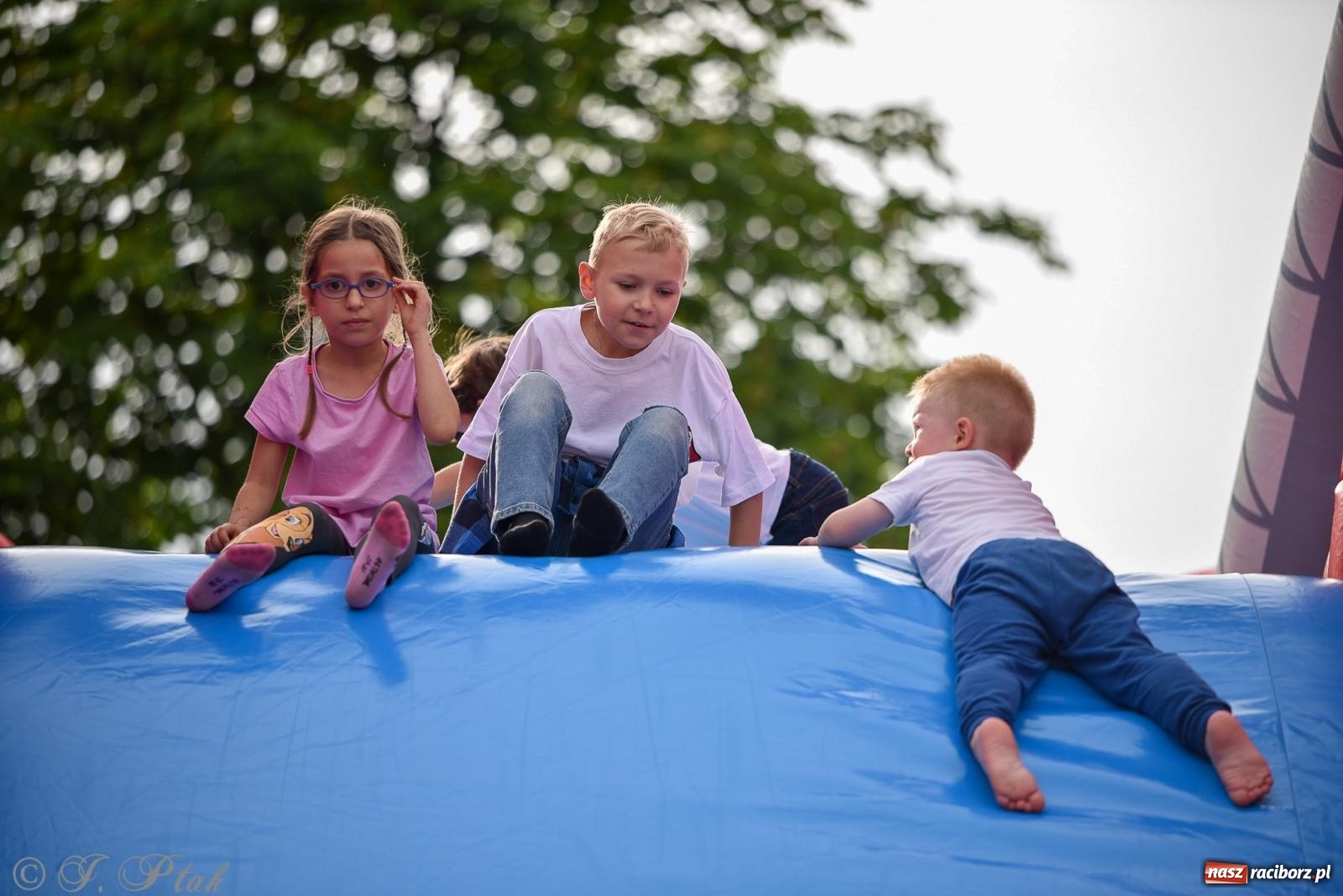 Zdjęcie w galerii na portalu naszraciborz.pl: Piętnastka festynem rodzinnym żegna rok szkolny wiadomości z regionu