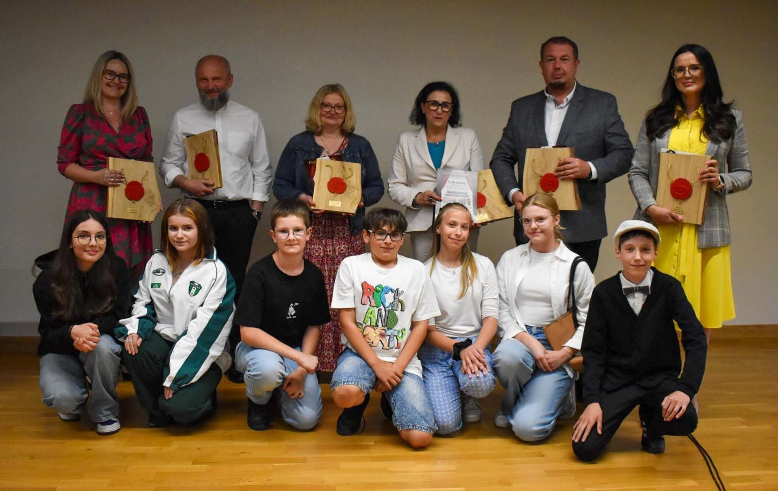 Zdjęcie w galerii na portalu naszraciborz.pl: Strażnicy pieczęci raciborskiego zamku wiadomości z regionu