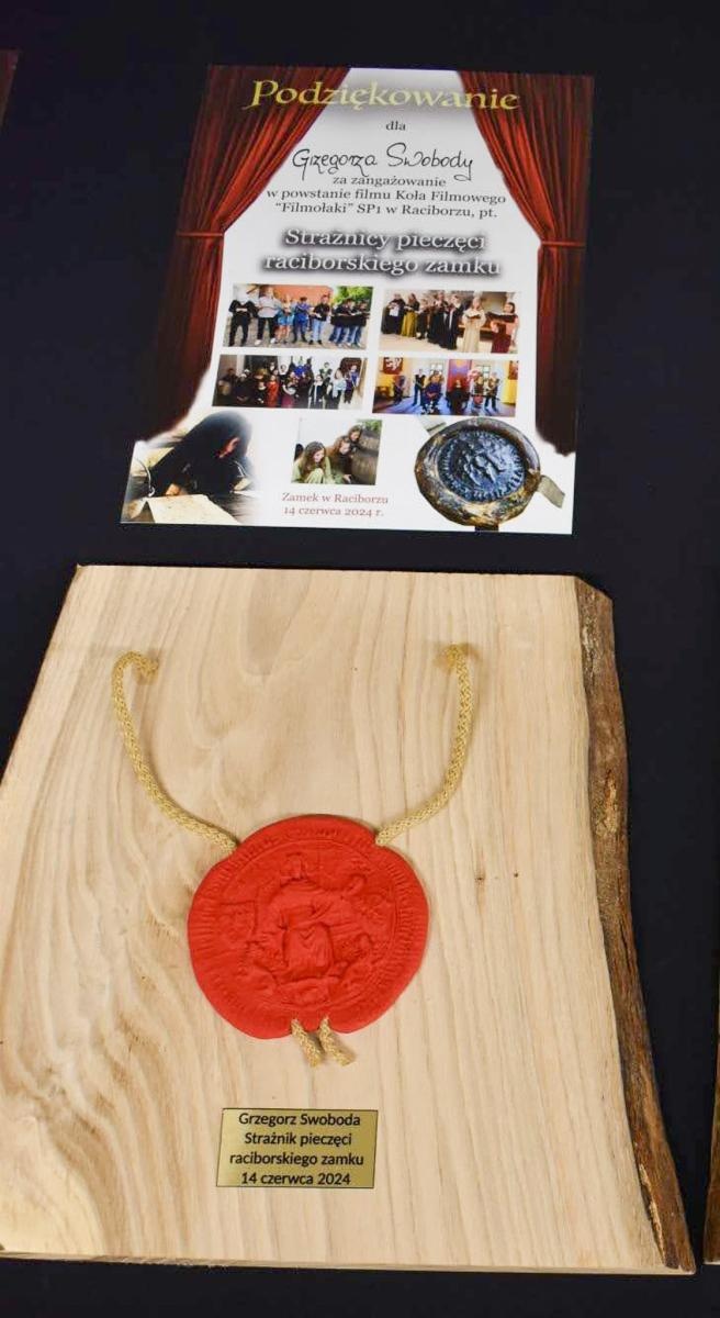 Zdjęcie w galerii na portalu naszraciborz.pl: Strażnicy pieczęci raciborskiego zamku wiadomości z regionu