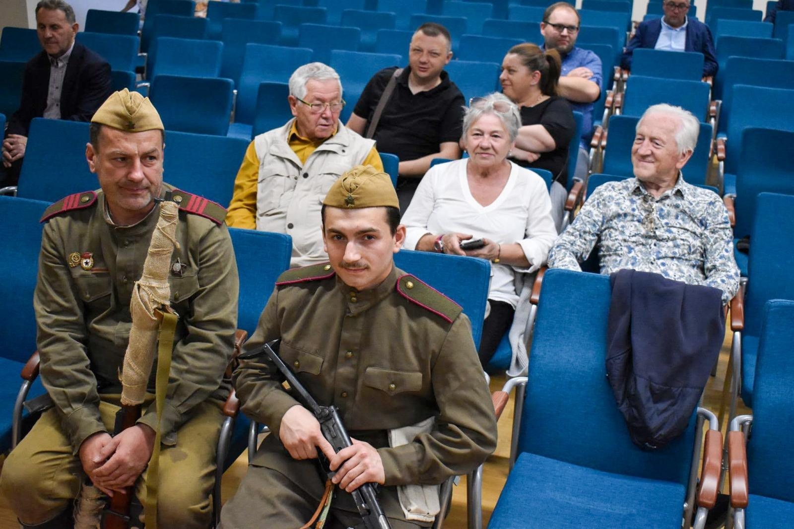 Zdjęcie w galerii na portalu naszraciborz.pl: Wyzwolenie czy okupacja? Sowieci na Górnym Śląsku tematem spotkania na zamku wiadomości z regionu