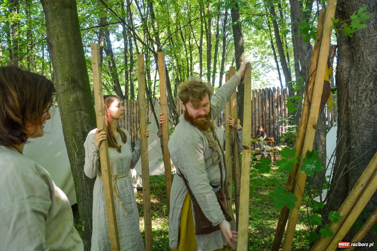 Zdjęcie w galerii na portalu naszraciborz.pl: Drengowie znów poszli na rekord. Ruszył XIV Raciborski Festiwal Średniowieczny [FOTO i WIDEO] wiadomości z regionu