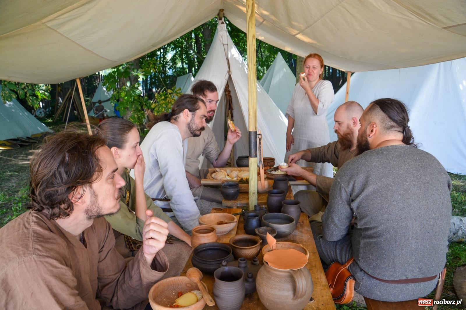 Zdjęcie w galerii na portalu naszraciborz.pl: Drengowie znów poszli na rekord. Ruszył XIV Raciborski Festiwal Średniowieczny [FOTO i WIDEO] wiadomości z regionu