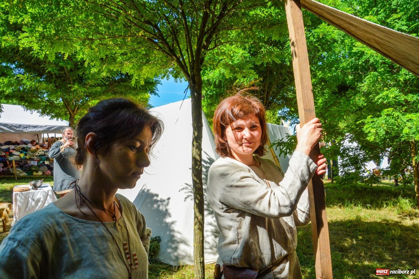 Zdjęcie w galerii na portalu naszraciborz.pl: Drengowie znów poszli na rekord. Ruszył XIV Raciborski Festiwal Średniowieczny [FOTO i WIDEO] wiadomości z regionu