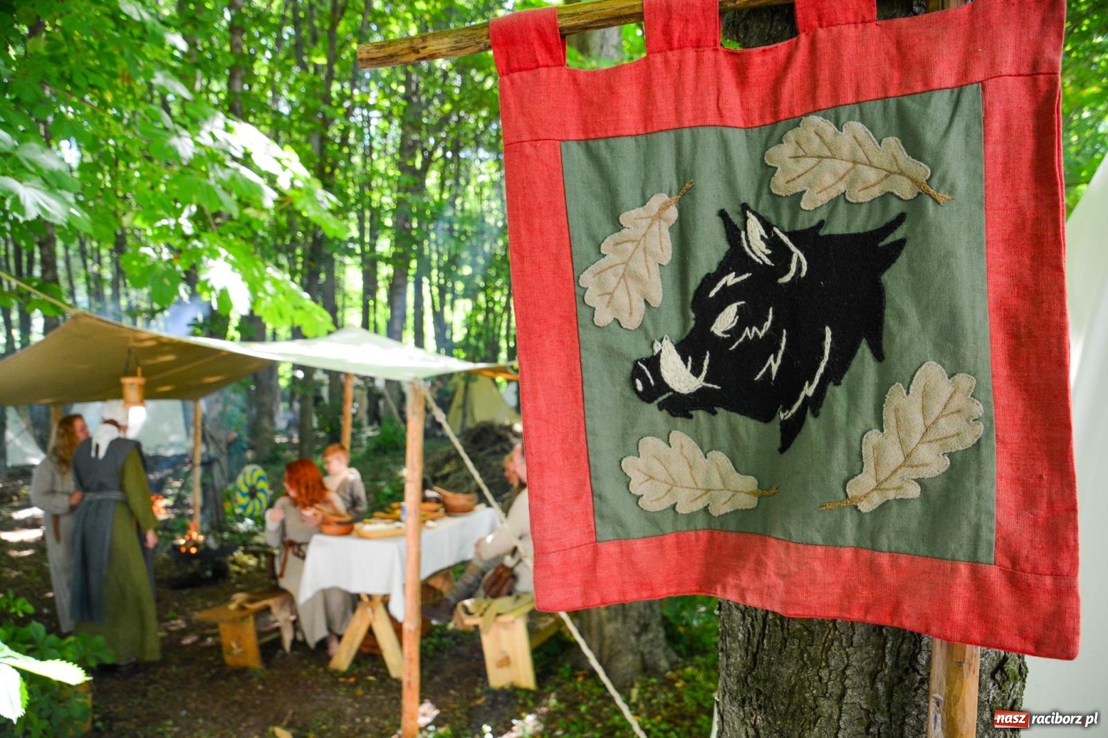 Zdjęcie w galerii na portalu naszraciborz.pl: Drengowie znów poszli na rekord. Ruszył XIV Raciborski Festiwal Średniowieczny [FOTO i WIDEO] wiadomości z regionu