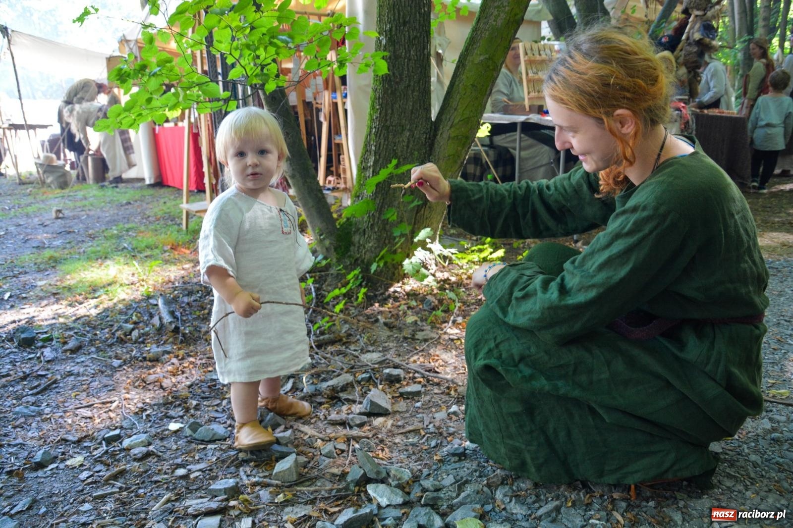 Zdjęcie w galerii na portalu naszraciborz.pl: Drengowie znów poszli na rekord. Ruszył XIV Raciborski Festiwal Średniowieczny [FOTO i WIDEO] wiadomości z regionu