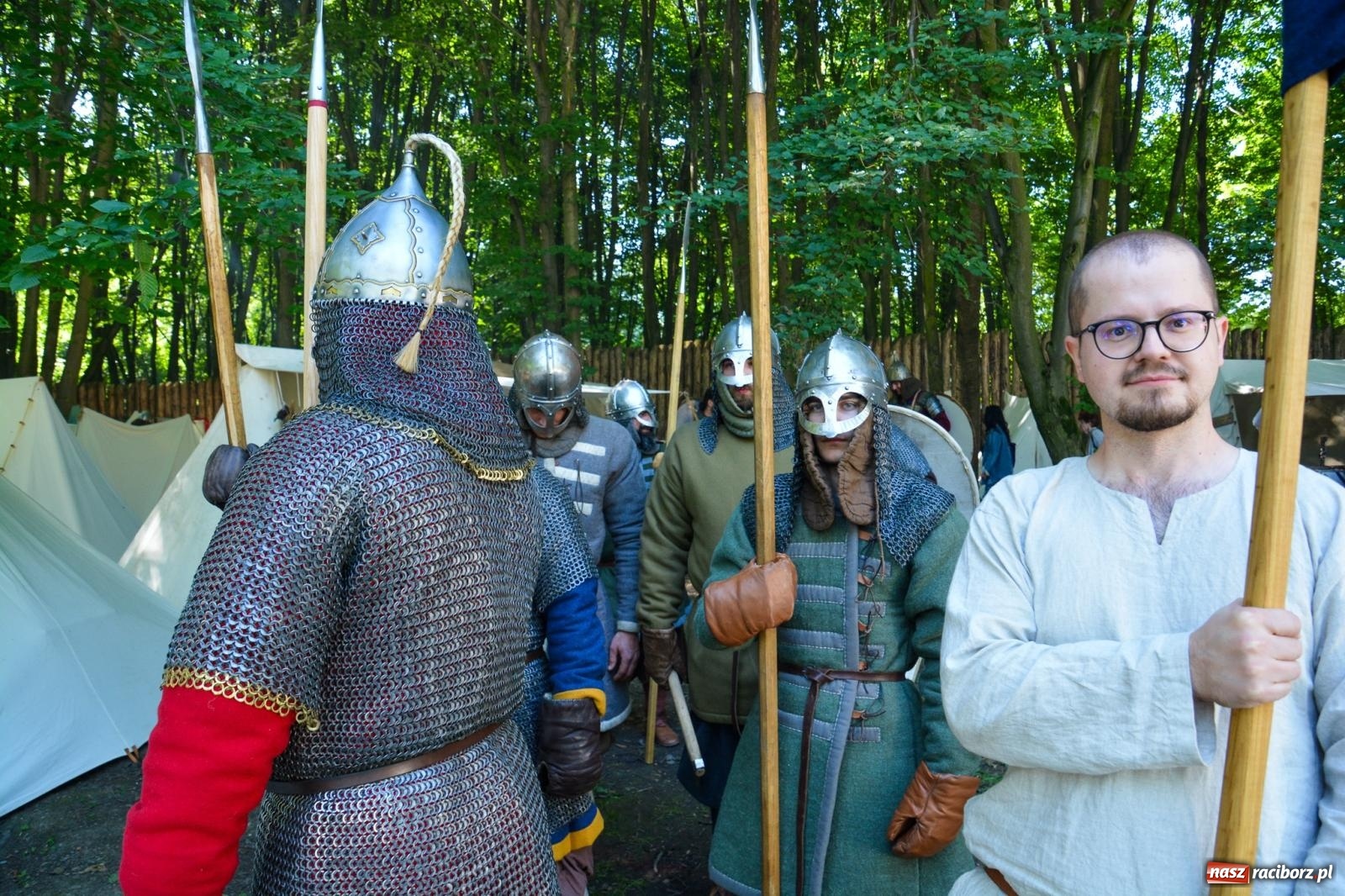 Zdjęcie w galerii na portalu naszraciborz.pl: Drengowie znów poszli na rekord. Ruszył XIV Raciborski Festiwal Średniowieczny [FOTO i WIDEO] wiadomości z regionu