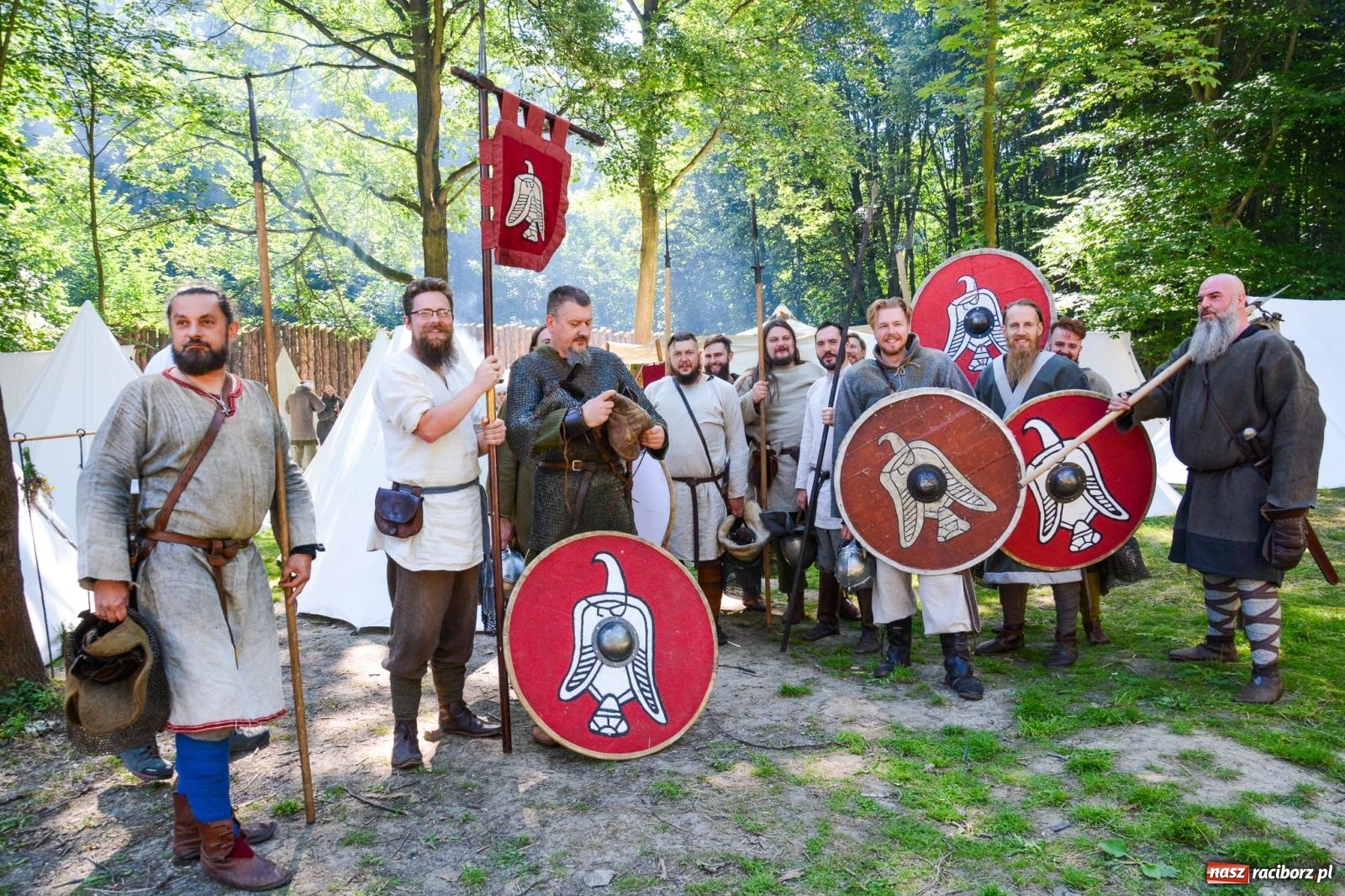 Zdjęcie w galerii na portalu naszraciborz.pl: Drengowie znów poszli na rekord. Ruszył XIV Raciborski Festiwal Średniowieczny [FOTO i WIDEO] wiadomości z regionu