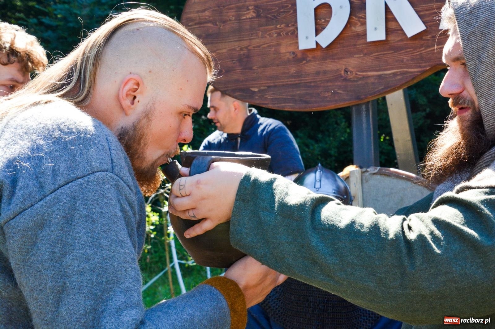 Zdjęcie w galerii na portalu naszraciborz.pl: Drengowie znów poszli na rekord. Ruszył XIV Raciborski Festiwal Średniowieczny [FOTO i WIDEO] wiadomości z regionu