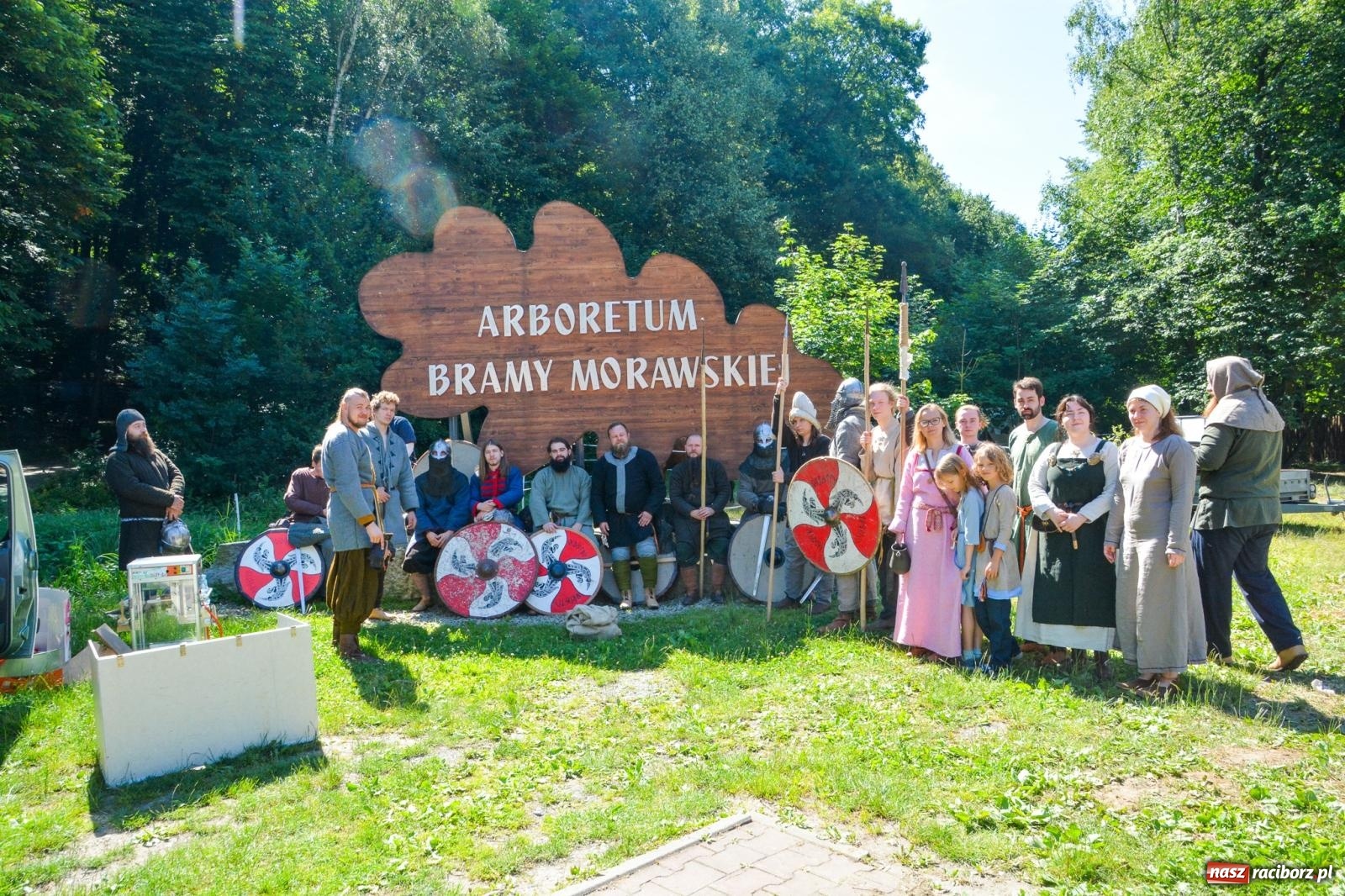 Zdjęcie w galerii na portalu naszraciborz.pl: Drengowie znów poszli na rekord. Ruszył XIV Raciborski Festiwal Średniowieczny [FOTO i WIDEO] wiadomości z regionu