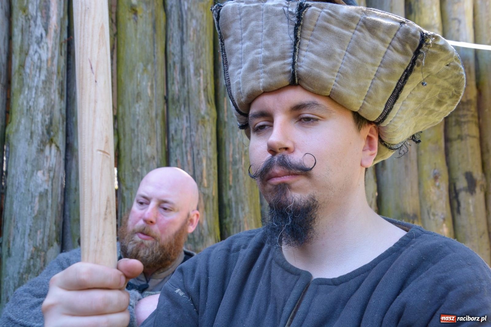 Zdjęcie w galerii na portalu naszraciborz.pl: Drengowie znów poszli na rekord. Ruszył XIV Raciborski Festiwal Średniowieczny [FOTO i WIDEO] wiadomości z regionu