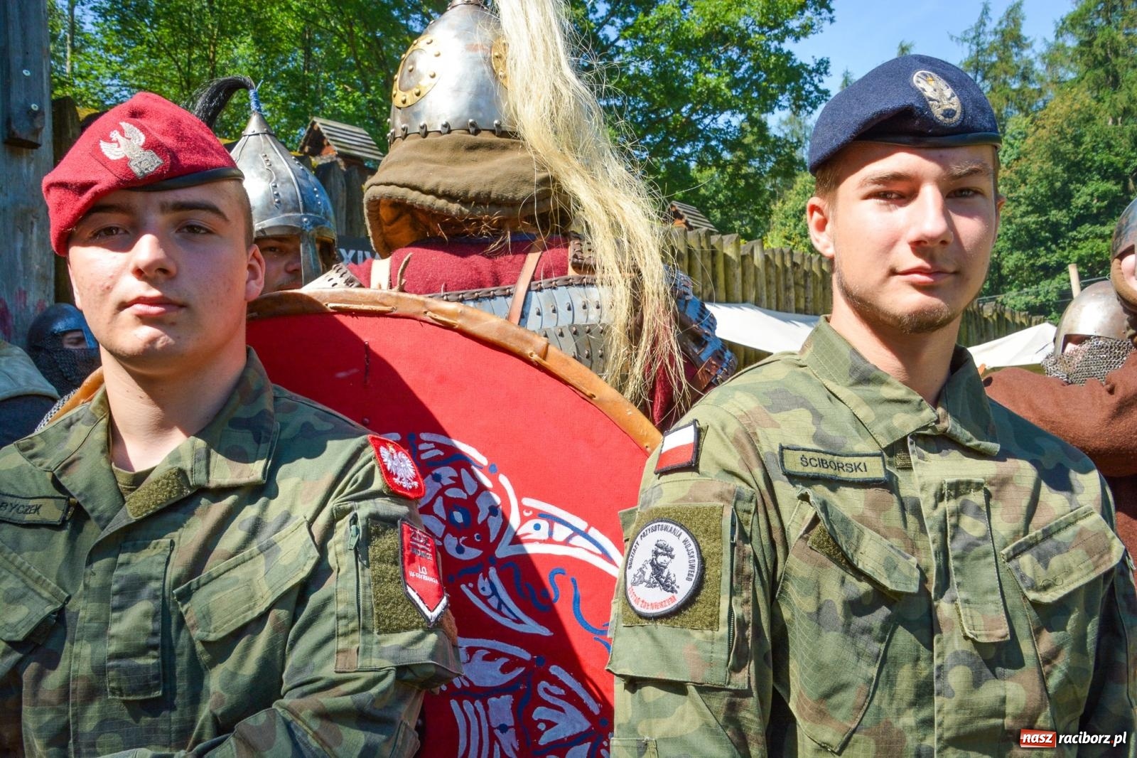 Zdjęcie w galerii na portalu naszraciborz.pl: Drengowie znów poszli na rekord. Ruszył XIV Raciborski Festiwal Średniowieczny [FOTO i WIDEO] wiadomości z regionu