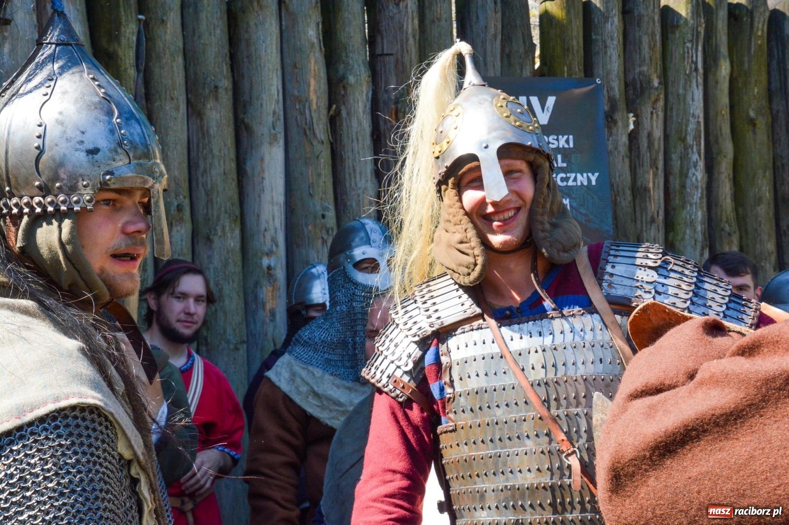 Zdjęcie w galerii na portalu naszraciborz.pl: Drengowie znów poszli na rekord. Ruszył XIV Raciborski Festiwal Średniowieczny [FOTO i WIDEO] wiadomości z regionu