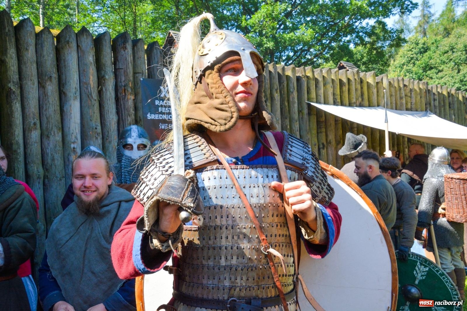 Zdjęcie w galerii na portalu naszraciborz.pl: Drengowie znów poszli na rekord. Ruszył XIV Raciborski Festiwal Średniowieczny [FOTO i WIDEO] wiadomości z regionu
