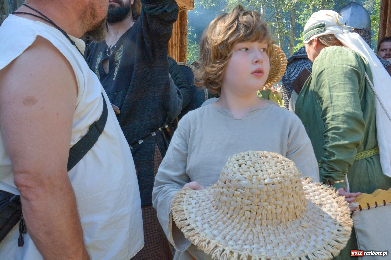Zdjęcie w galerii na portalu naszraciborz.pl: Drengowie znów poszli na rekord. Ruszył XIV Raciborski Festiwal Średniowieczny [FOTO i WIDEO] wiadomości z regionu