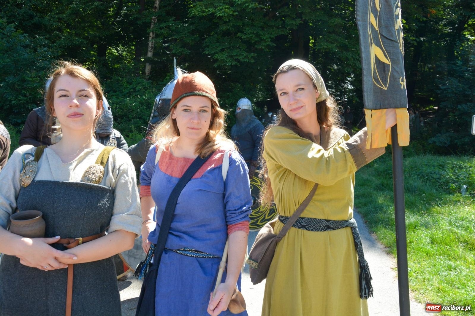 Zdjęcie w galerii na portalu naszraciborz.pl: Drengowie znów poszli na rekord. Ruszył XIV Raciborski Festiwal Średniowieczny [FOTO i WIDEO] wiadomości z regionu