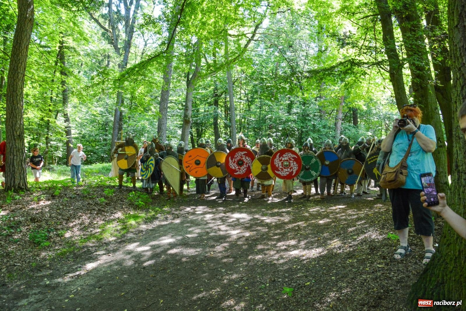 Zdjęcie w galerii na portalu naszraciborz.pl: Drengowie znów poszli na rekord. Ruszył XIV Raciborski Festiwal Średniowieczny [FOTO i WIDEO] wiadomości z regionu