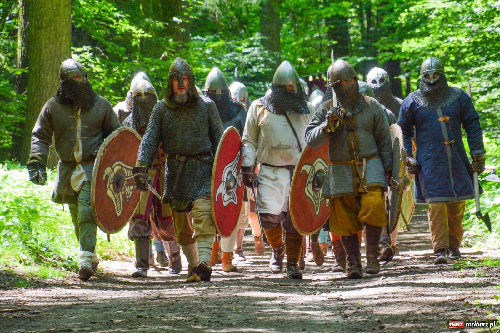 Zdjęcie w galerii na portalu naszraciborz.pl: Drengowie znów poszli na rekord. Ruszył XIV Raciborski Festiwal Średniowieczny [FOTO i WIDEO] wiadomości z regionu