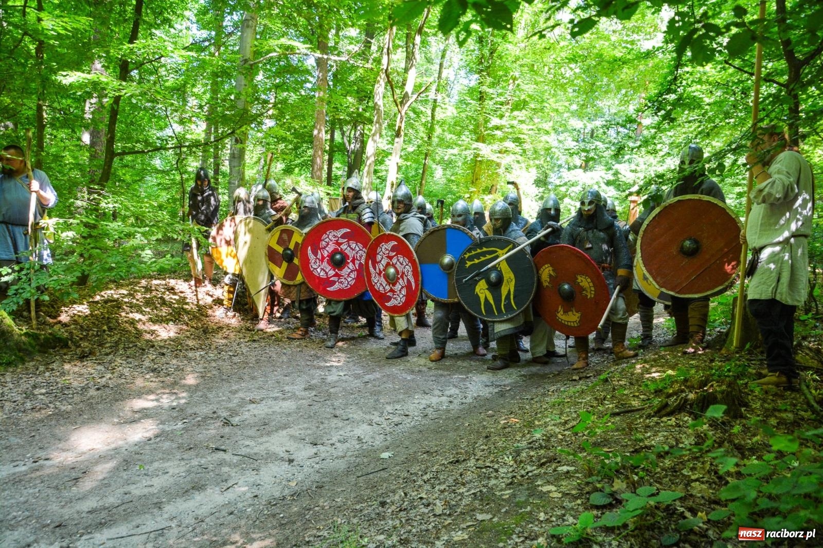 Zdjęcie w galerii na portalu naszraciborz.pl: Drengowie znów poszli na rekord. Ruszył XIV Raciborski Festiwal Średniowieczny [FOTO i WIDEO] wiadomości z regionu