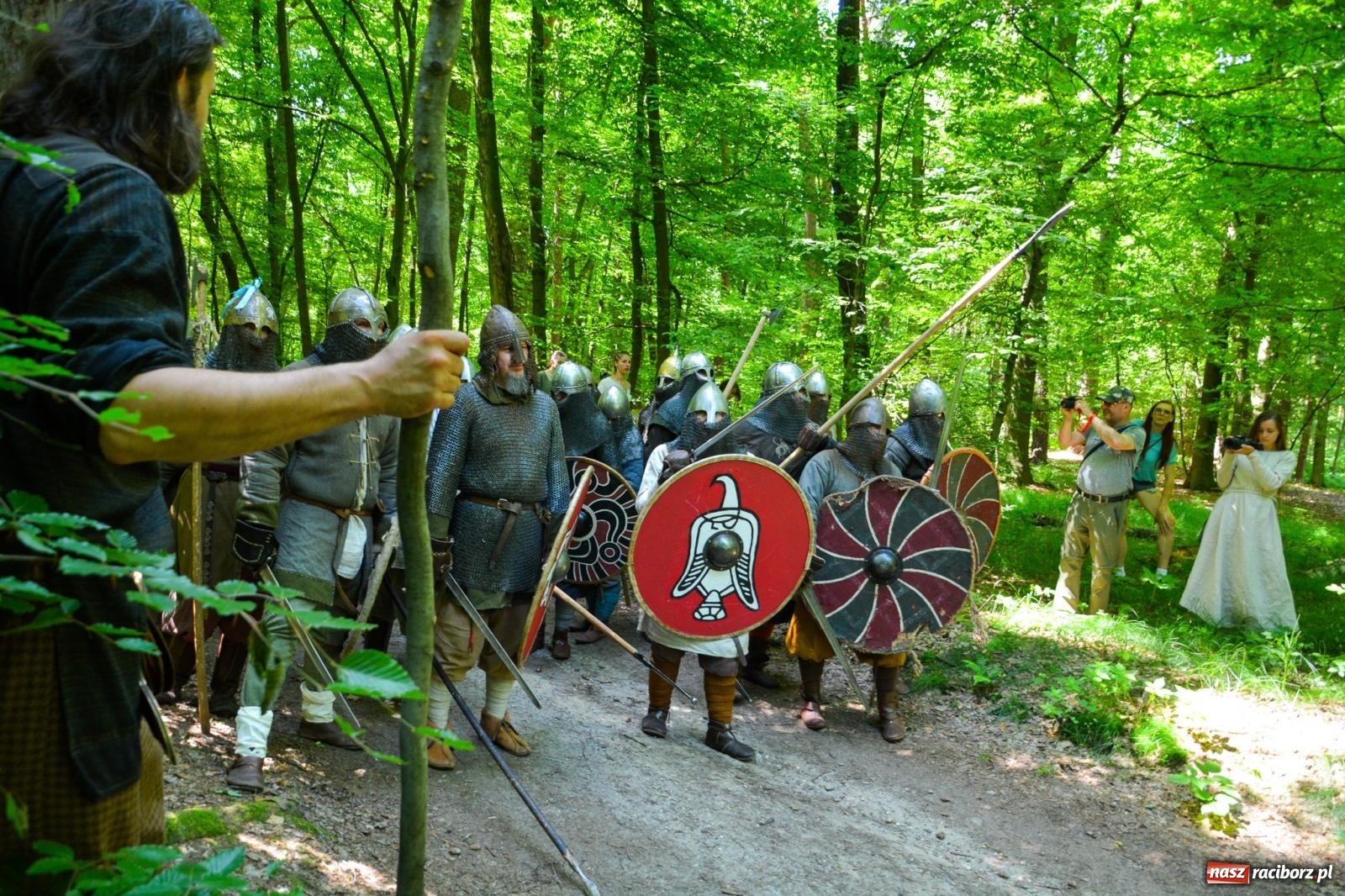 Zdjęcie w galerii na portalu naszraciborz.pl: Drengowie znów poszli na rekord. Ruszył XIV Raciborski Festiwal Średniowieczny [FOTO i WIDEO] wiadomości z regionu