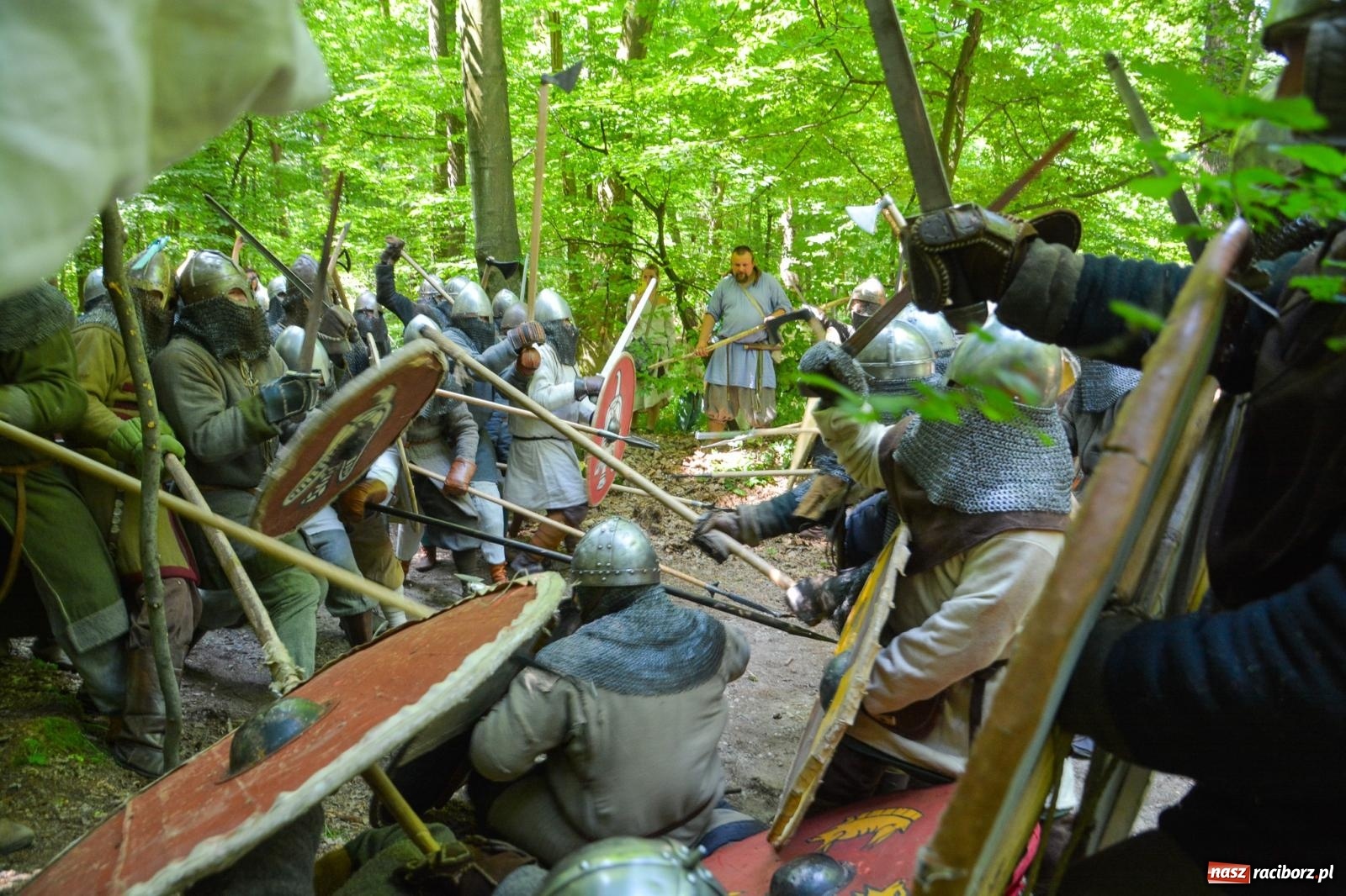 Zdjęcie w galerii na portalu naszraciborz.pl: Drengowie znów poszli na rekord. Ruszył XIV Raciborski Festiwal Średniowieczny [FOTO i WIDEO] wiadomości z regionu