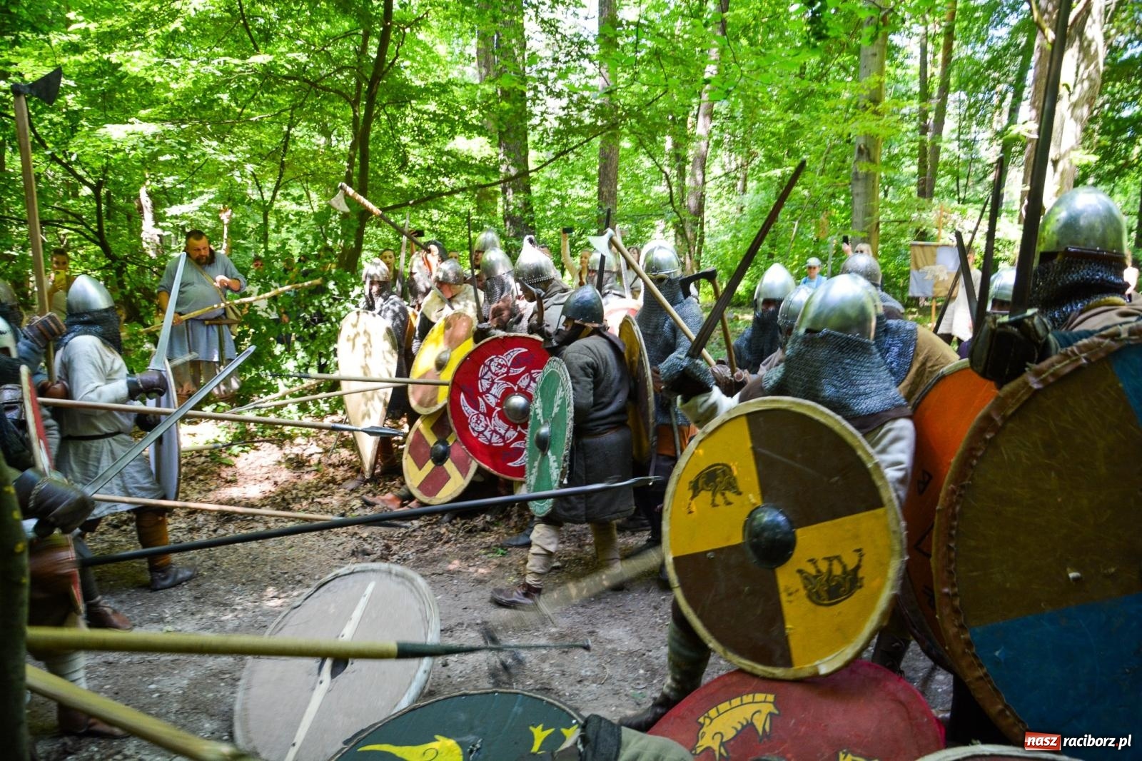 Zdjęcie w galerii na portalu naszraciborz.pl: Drengowie znów poszli na rekord. Ruszył XIV Raciborski Festiwal Średniowieczny [FOTO i WIDEO] wiadomości z regionu
