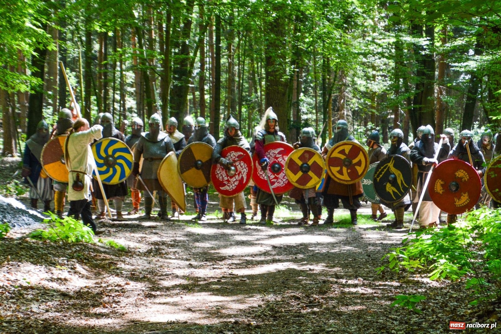 Zdjęcie w galerii na portalu naszraciborz.pl: Drengowie znów poszli na rekord. Ruszył XIV Raciborski Festiwal Średniowieczny [FOTO i WIDEO] wiadomości z regionu