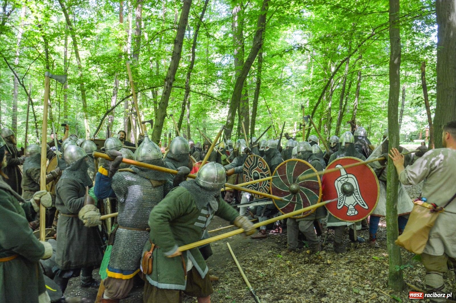 Zdjęcie w galerii na portalu naszraciborz.pl: Drengowie znów poszli na rekord. Ruszył XIV Raciborski Festiwal Średniowieczny [FOTO i WIDEO] wiadomości z regionu