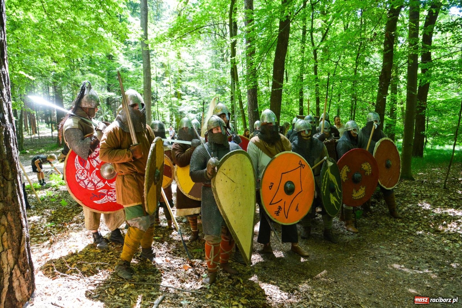 Zdjęcie w galerii na portalu naszraciborz.pl: Drengowie znów poszli na rekord. Ruszył XIV Raciborski Festiwal Średniowieczny [FOTO i WIDEO] wiadomości z regionu