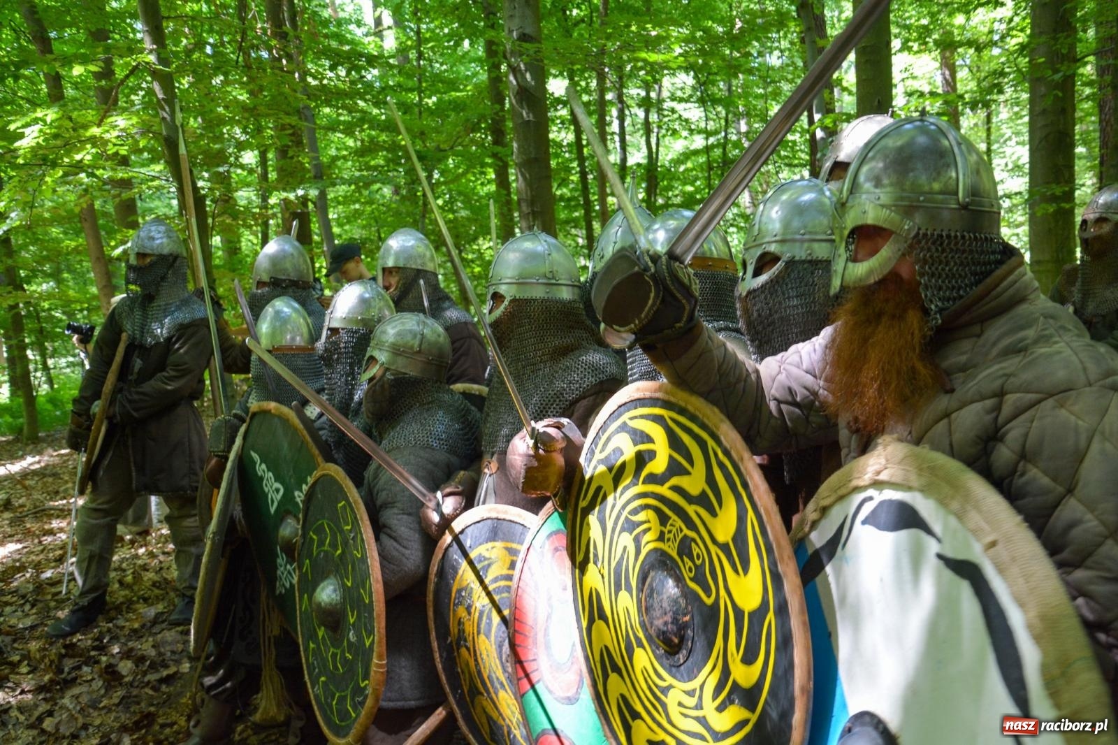 Zdjęcie w galerii na portalu naszraciborz.pl: Drengowie znów poszli na rekord. Ruszył XIV Raciborski Festiwal Średniowieczny [FOTO i WIDEO] wiadomości z regionu