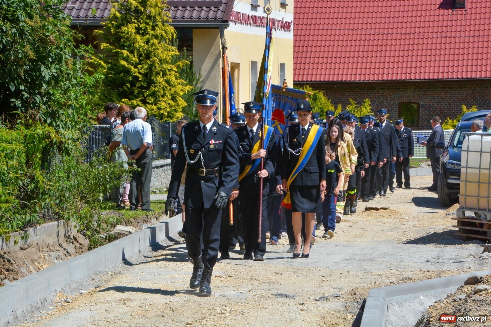 Zdjęcie w galerii na portalu naszraciborz.pl: Msza w ogrodach i apel przy remizie. OSP Strzybnik świętuje 90-lecie wiadomości z regionu