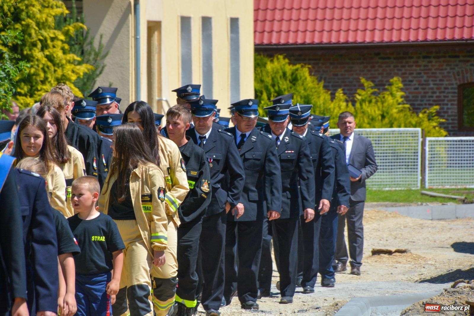 Zdjęcie w galerii na portalu naszraciborz.pl: Msza w ogrodach i apel przy remizie. OSP Strzybnik świętuje 90-lecie wiadomości z regionu