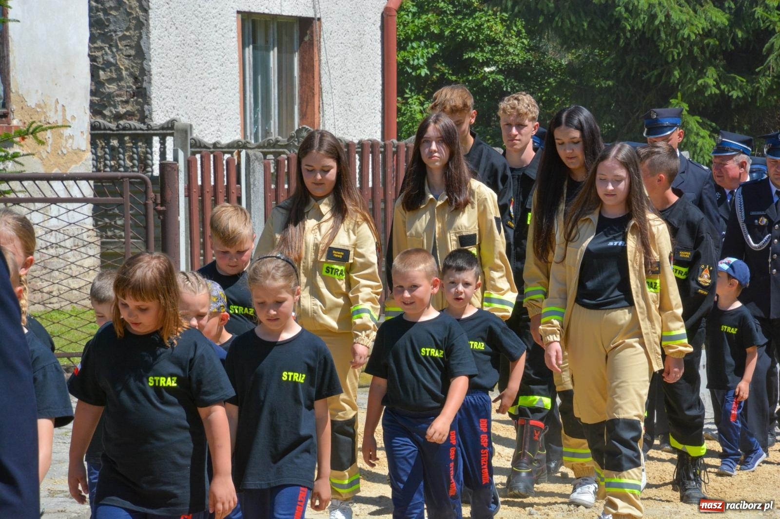 Zdjęcie w galerii na portalu naszraciborz.pl: Msza w ogrodach i apel przy remizie. OSP Strzybnik świętuje 90-lecie wiadomości z regionu