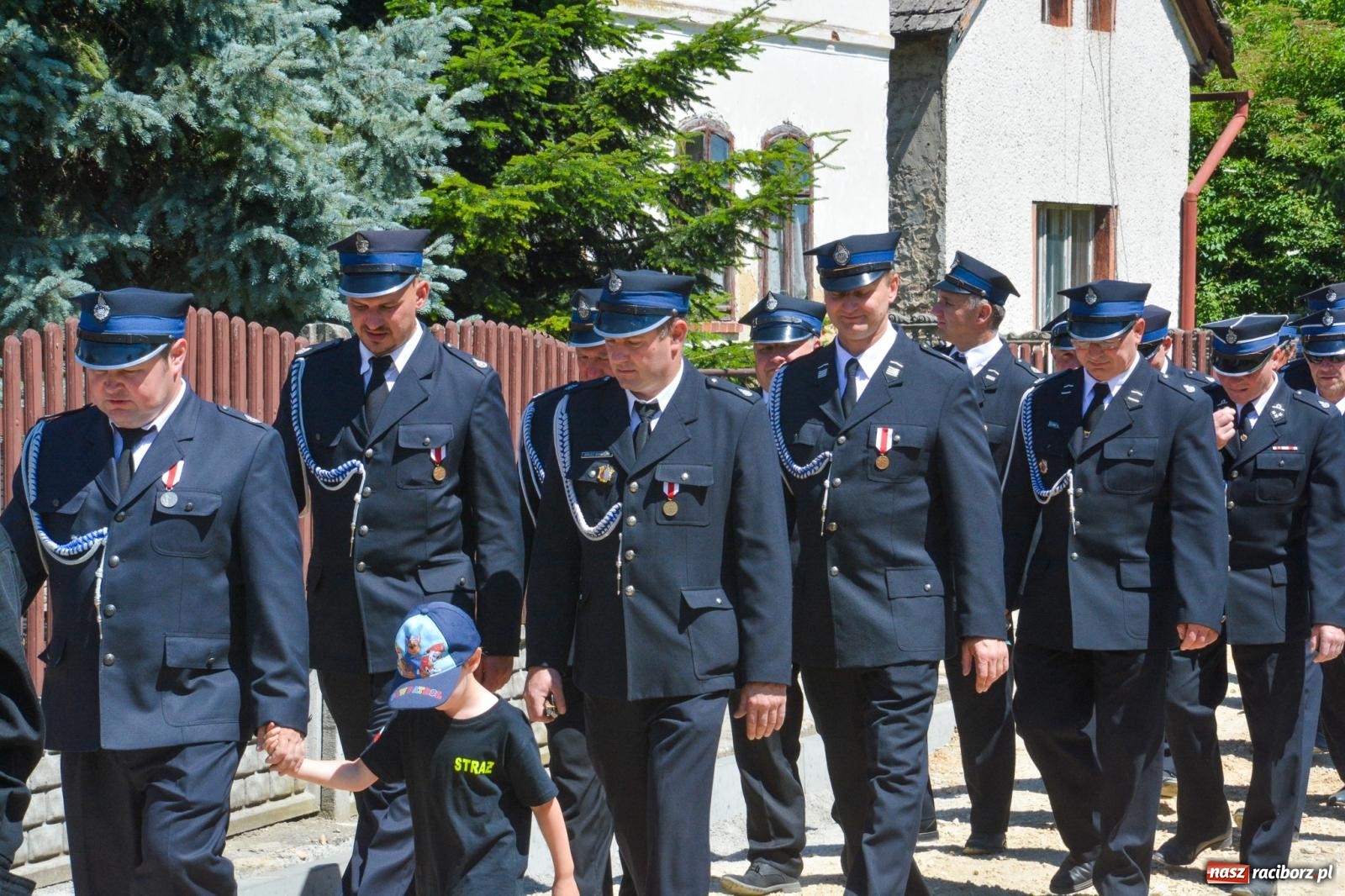 Zdjęcie w galerii na portalu naszraciborz.pl: Msza w ogrodach i apel przy remizie. OSP Strzybnik świętuje 90-lecie wiadomości z regionu