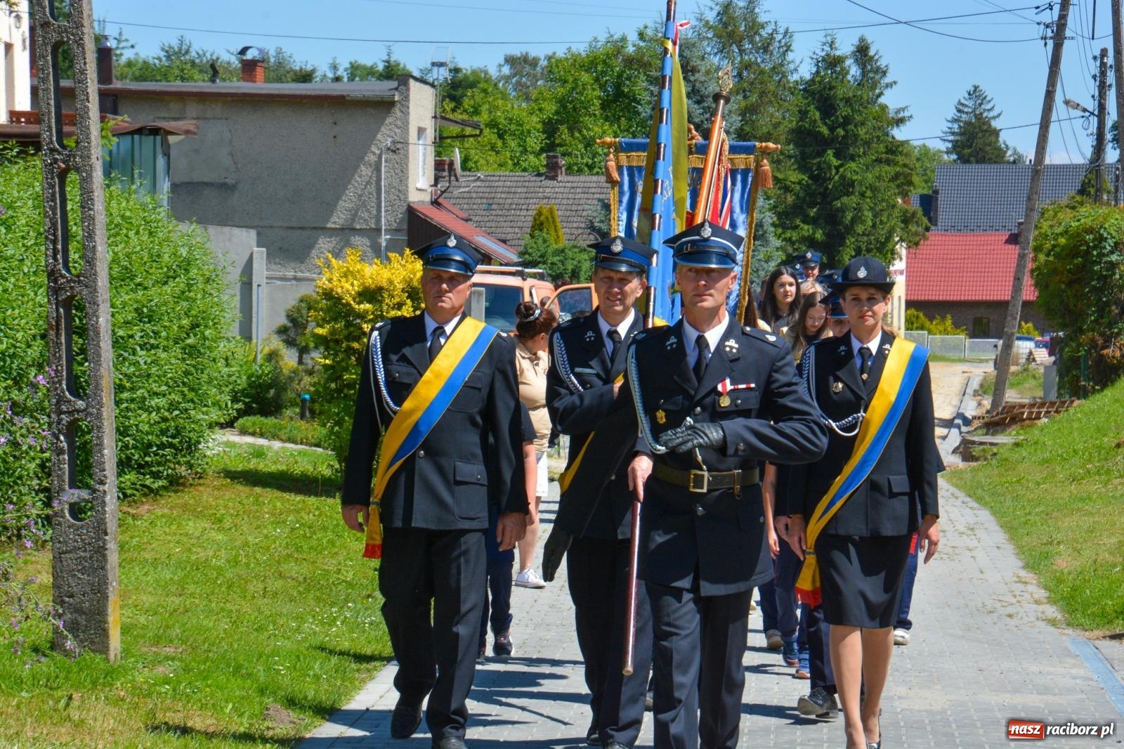 Zdjęcie w galerii na portalu naszraciborz.pl: Msza w ogrodach i apel przy remizie. OSP Strzybnik świętuje 90-lecie wiadomości z regionu