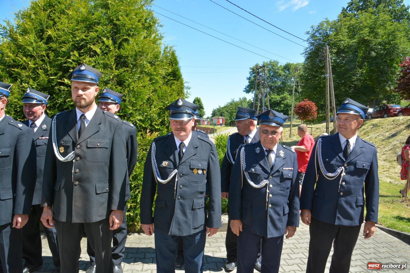 Zdjęcie w galerii na portalu naszraciborz.pl: Msza w ogrodach i apel przy remizie. OSP Strzybnik świętuje 90-lecie wiadomości z regionu