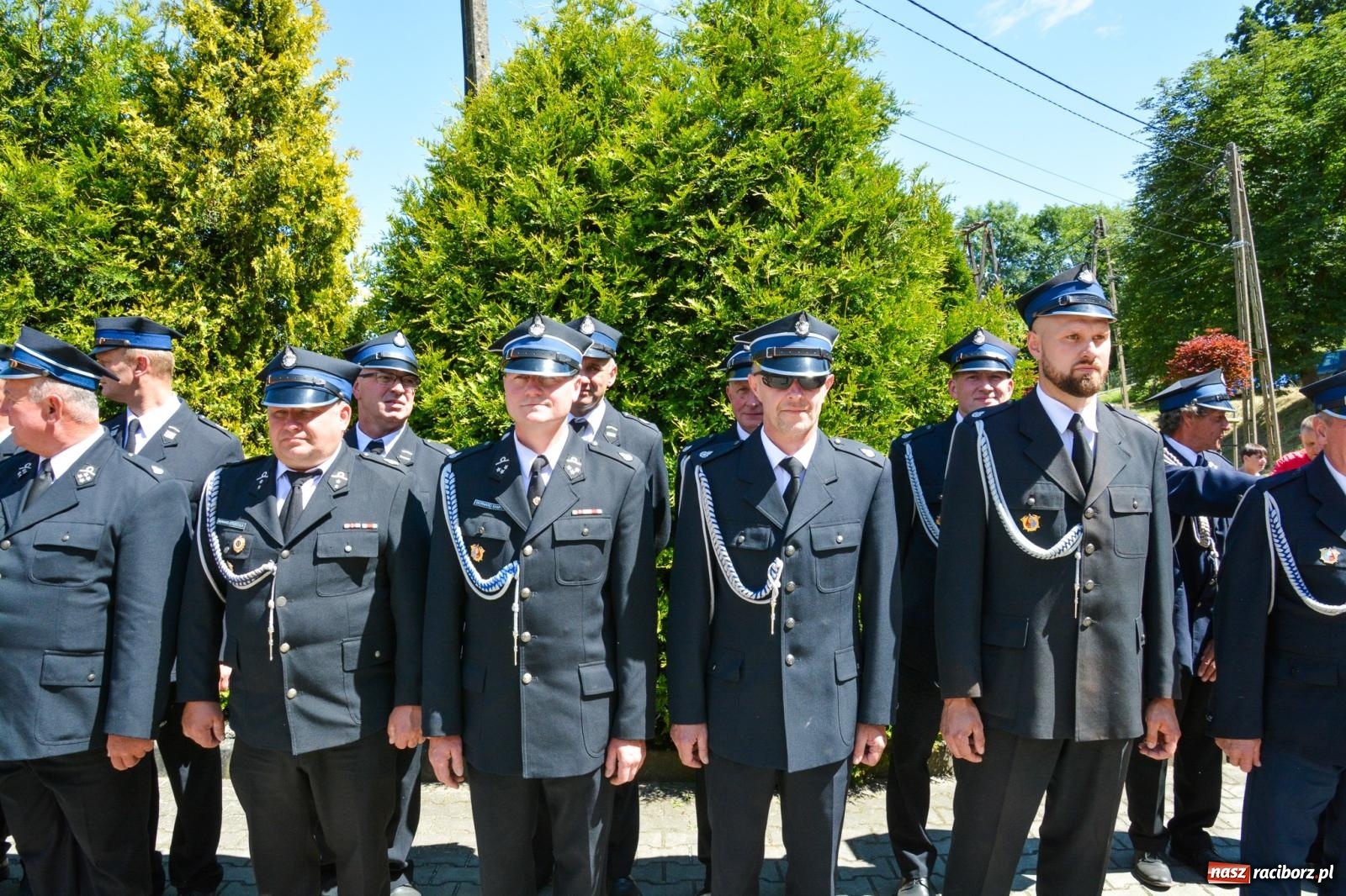 Zdjęcie w galerii na portalu naszraciborz.pl: Msza w ogrodach i apel przy remizie. OSP Strzybnik świętuje 90-lecie wiadomości z regionu