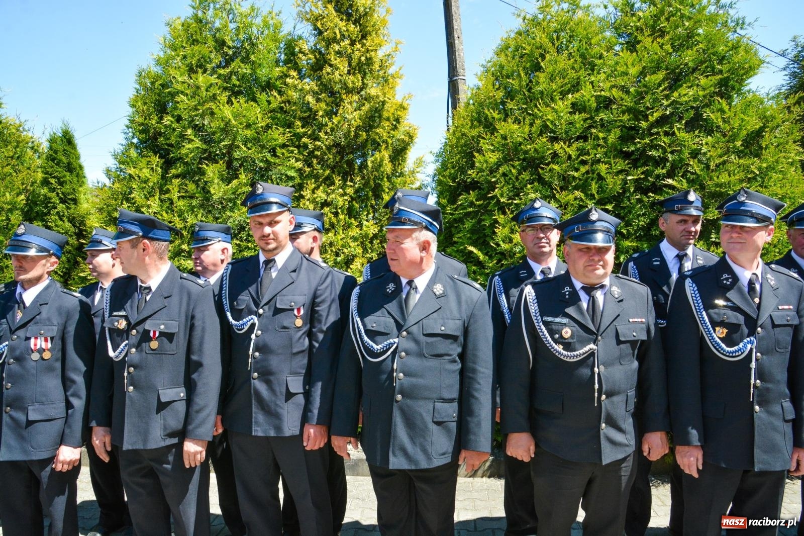 Zdjęcie w galerii na portalu naszraciborz.pl: Msza w ogrodach i apel przy remizie. OSP Strzybnik świętuje 90-lecie wiadomości z regionu