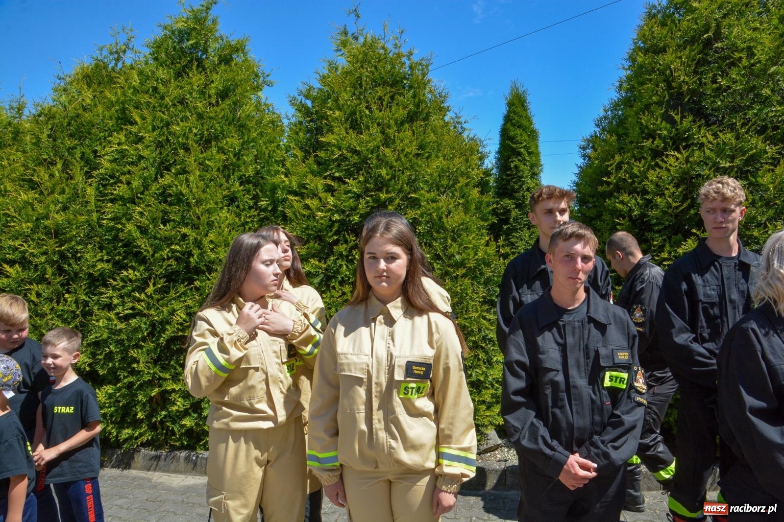 Zdjęcie w galerii na portalu naszraciborz.pl: Msza w ogrodach i apel przy remizie. OSP Strzybnik świętuje 90-lecie wiadomości z regionu