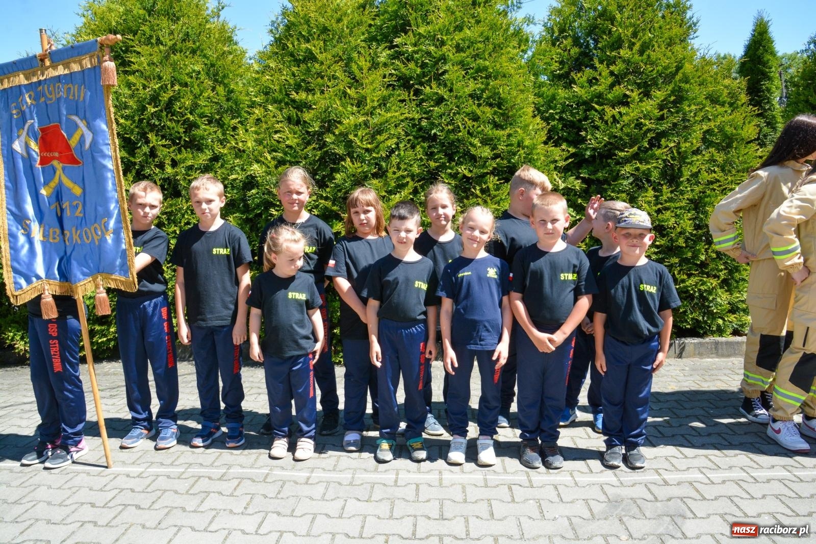 Zdjęcie w galerii na portalu naszraciborz.pl: Msza w ogrodach i apel przy remizie. OSP Strzybnik świętuje 90-lecie wiadomości z regionu