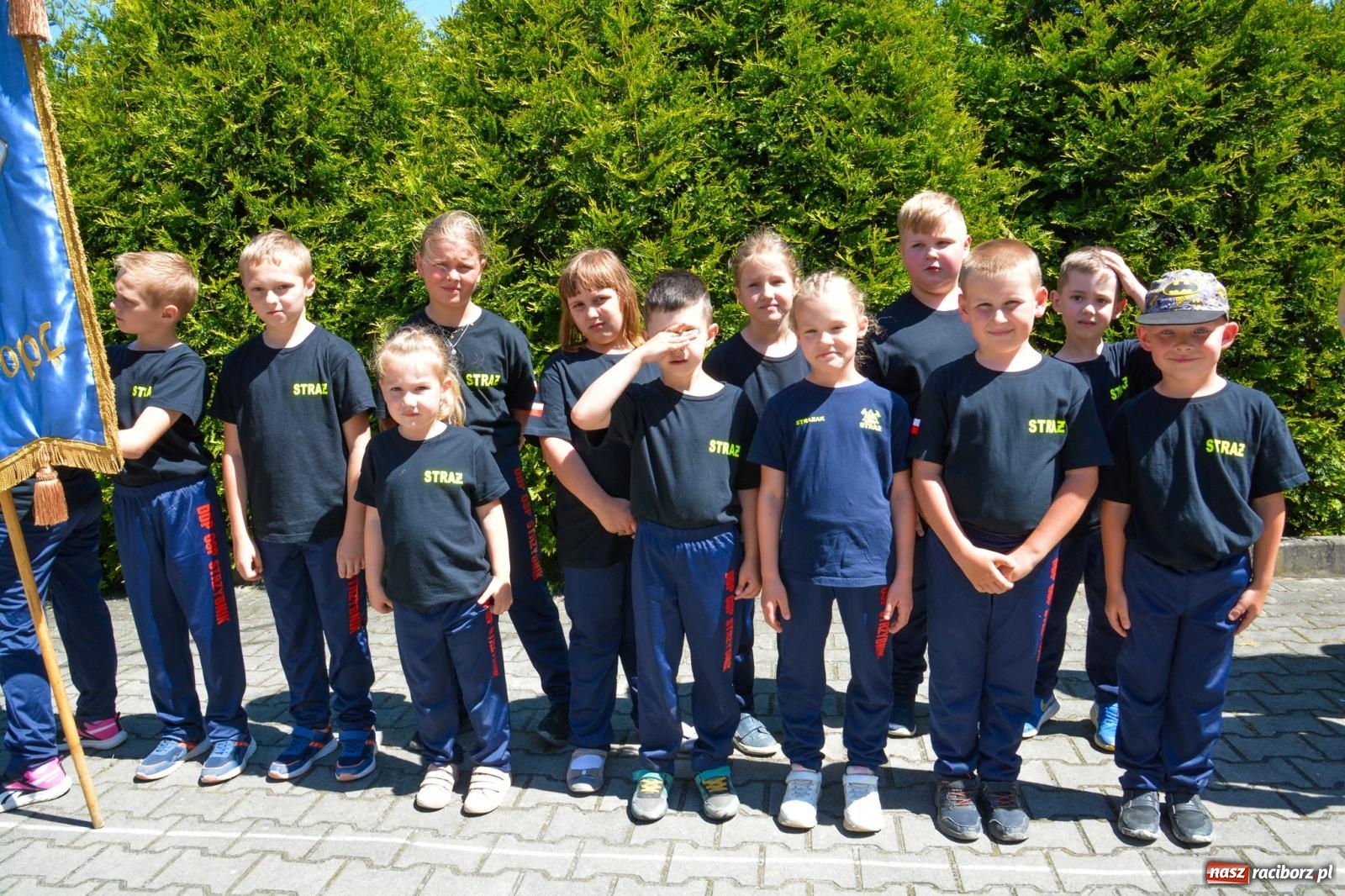 Zdjęcie w galerii na portalu naszraciborz.pl: Msza w ogrodach i apel przy remizie. OSP Strzybnik świętuje 90-lecie wiadomości z regionu