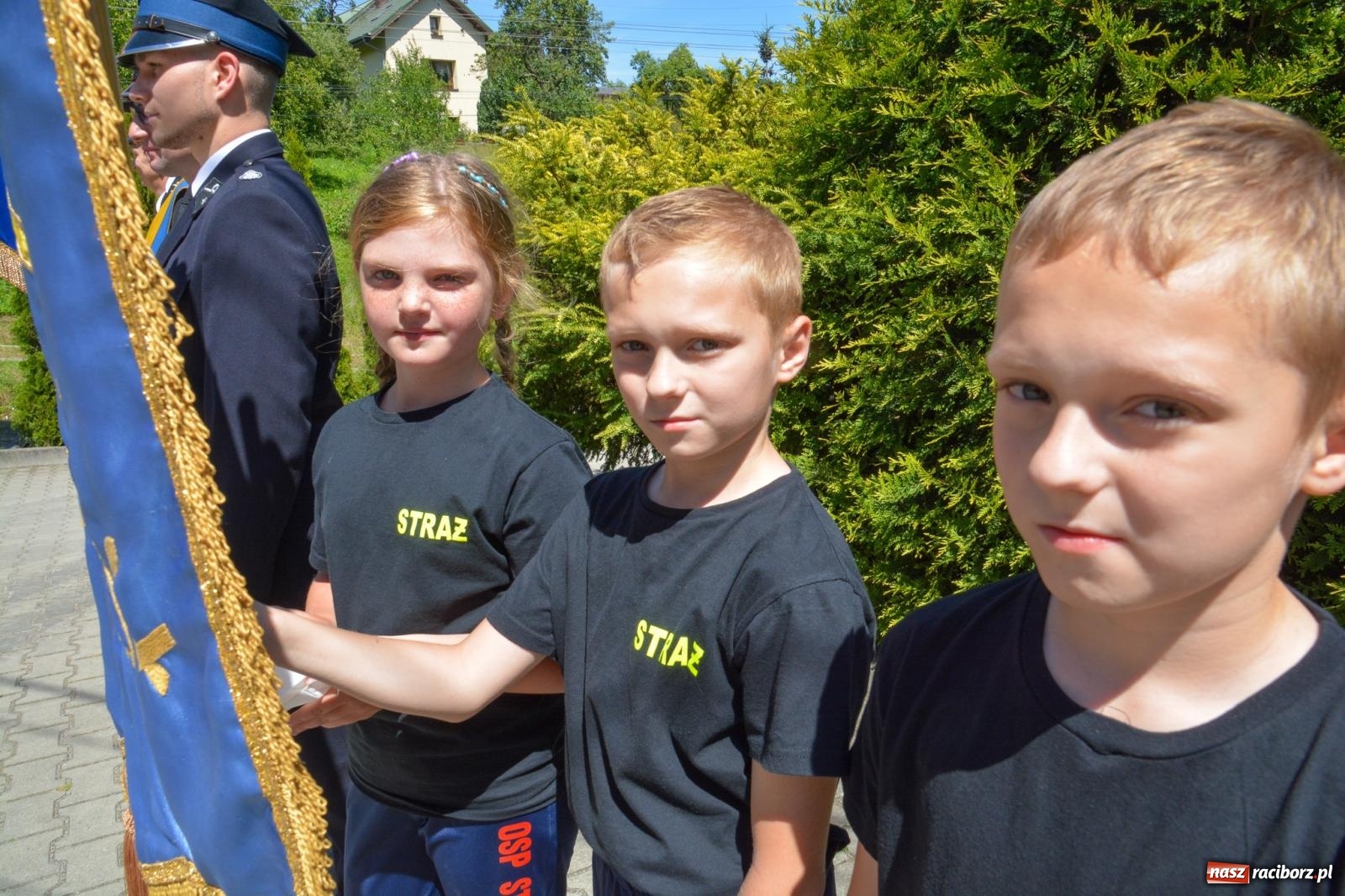 Zdjęcie w galerii na portalu naszraciborz.pl: Msza w ogrodach i apel przy remizie. OSP Strzybnik świętuje 90-lecie wiadomości z regionu
