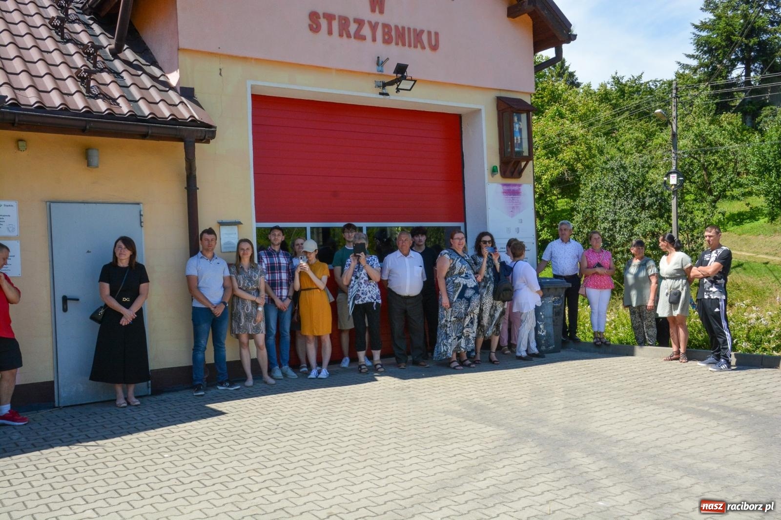 Zdjęcie w galerii na portalu naszraciborz.pl: Msza w ogrodach i apel przy remizie. OSP Strzybnik świętuje 90-lecie wiadomości z regionu