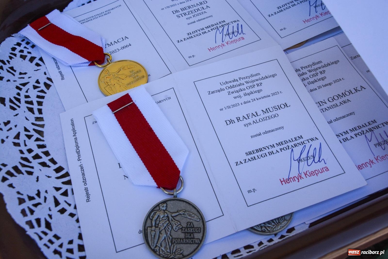 Zdjęcie w galerii na portalu naszraciborz.pl: Msza w ogrodach i apel przy remizie. OSP Strzybnik świętuje 90-lecie wiadomości z regionu