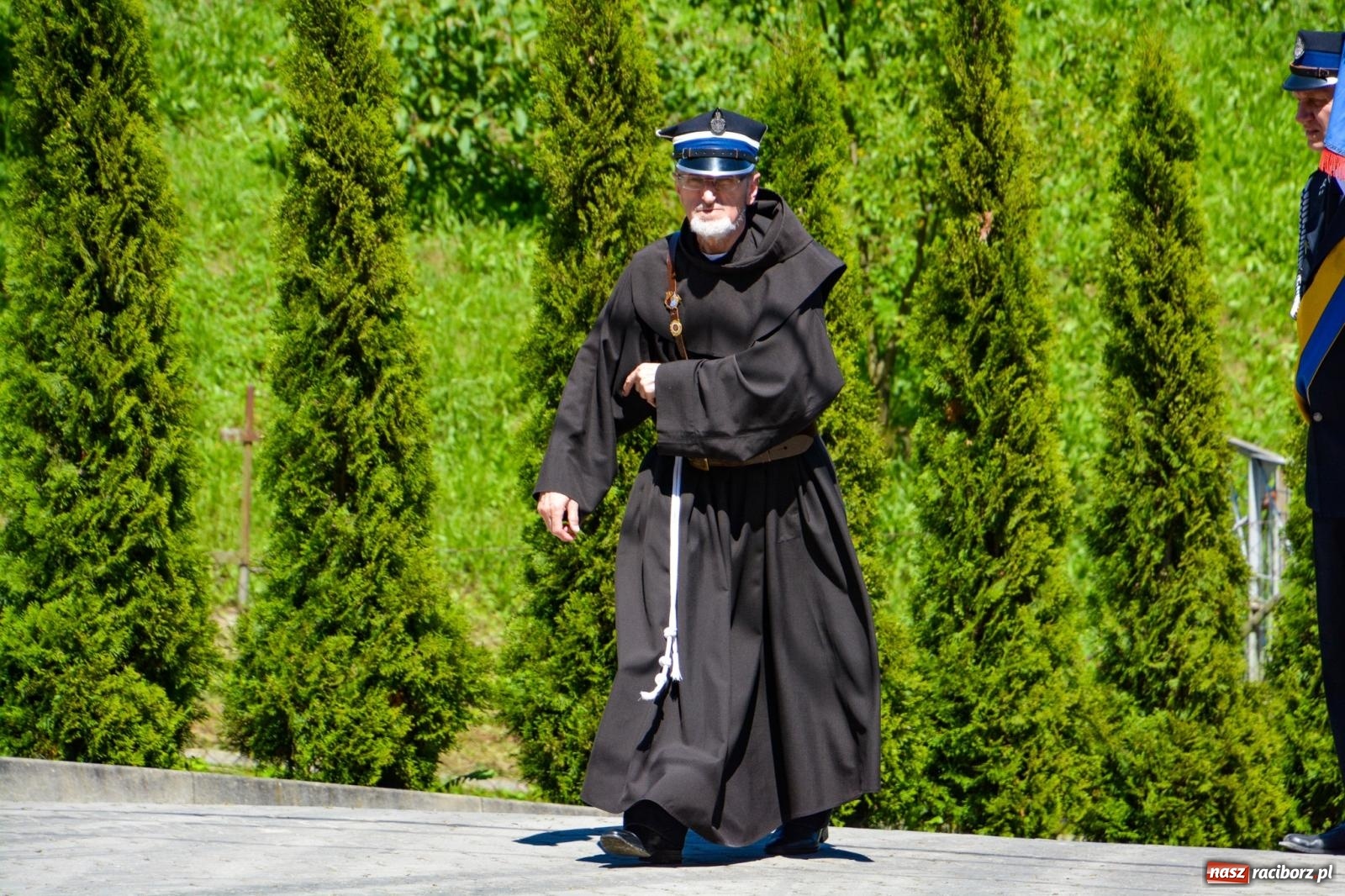 Zdjęcie w galerii na portalu naszraciborz.pl: Msza w ogrodach i apel przy remizie. OSP Strzybnik świętuje 90-lecie wiadomości z regionu