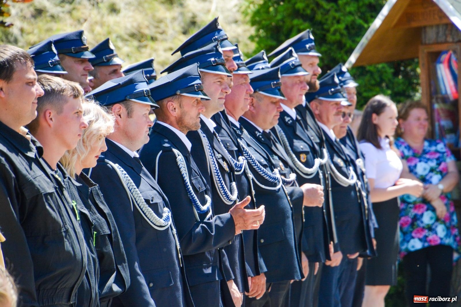 Zdjęcie w galerii na portalu naszraciborz.pl: Msza w ogrodach i apel przy remizie. OSP Strzybnik świętuje 90-lecie wiadomości z regionu