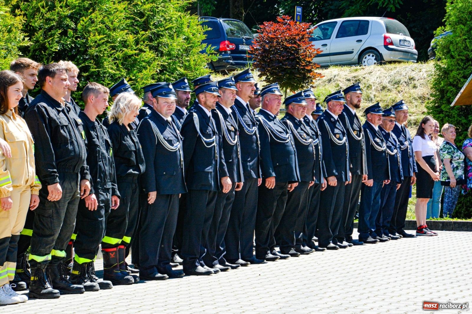 Zdjęcie w galerii na portalu naszraciborz.pl: Msza w ogrodach i apel przy remizie. OSP Strzybnik świętuje 90-lecie wiadomości z regionu
