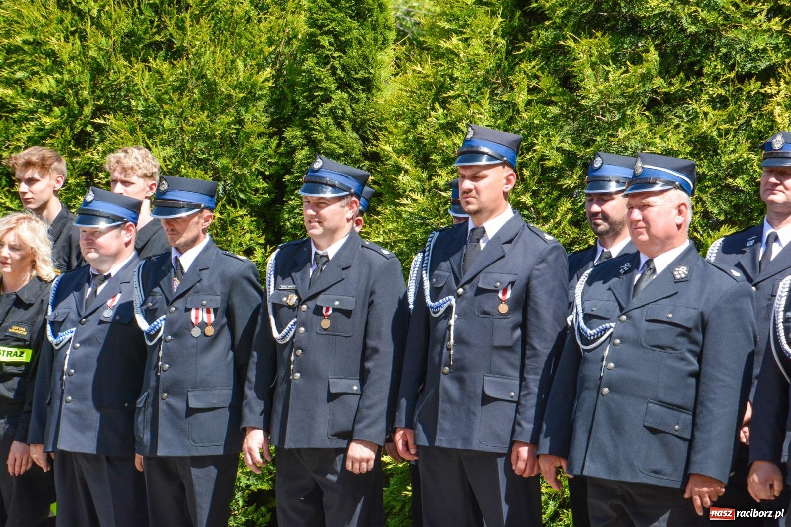 Zdjęcie w galerii na portalu naszraciborz.pl: Msza w ogrodach i apel przy remizie. OSP Strzybnik świętuje 90-lecie wiadomości z regionu