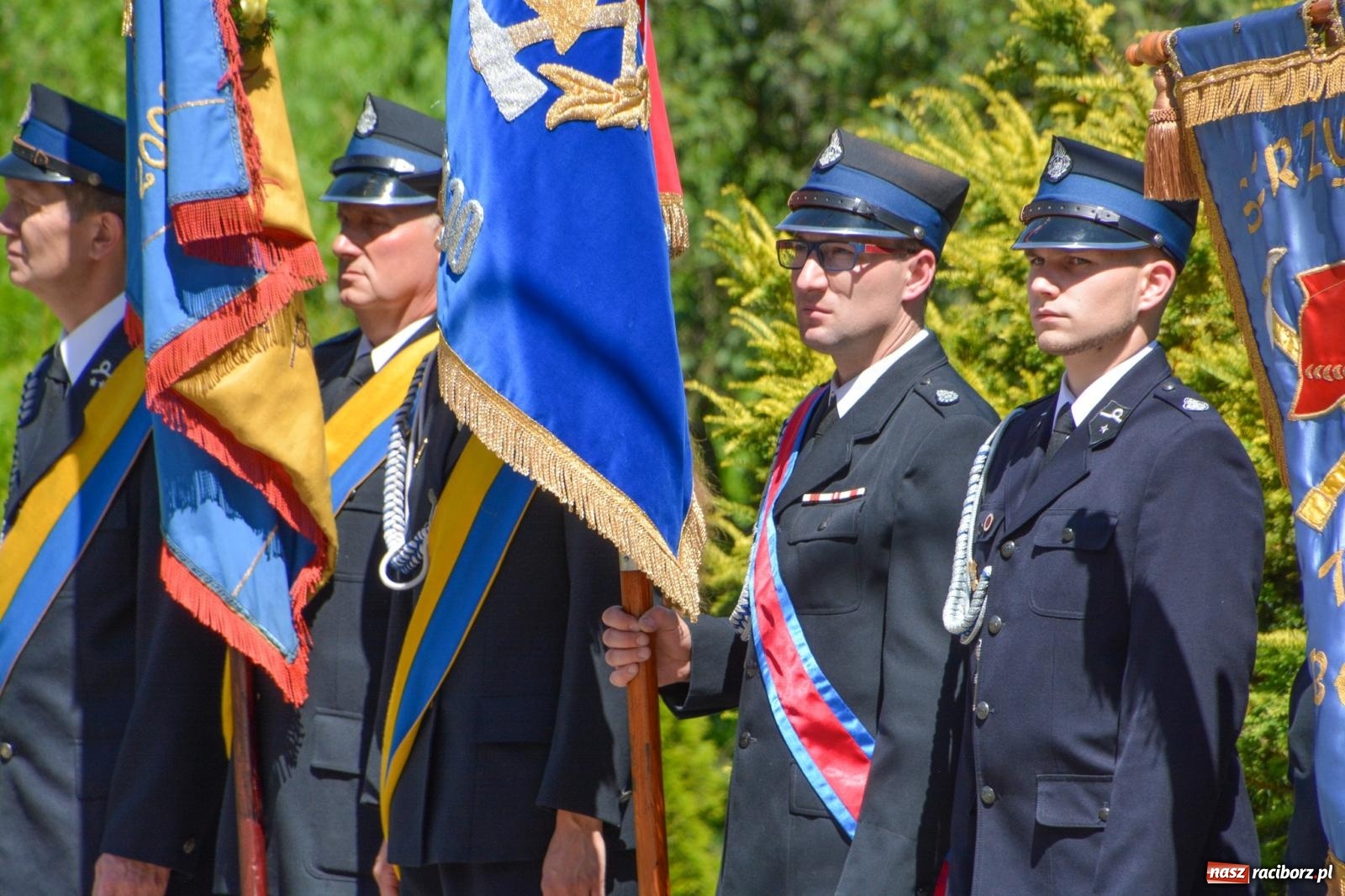 Zdjęcie w galerii na portalu naszraciborz.pl: Msza w ogrodach i apel przy remizie. OSP Strzybnik świętuje 90-lecie wiadomości z regionu