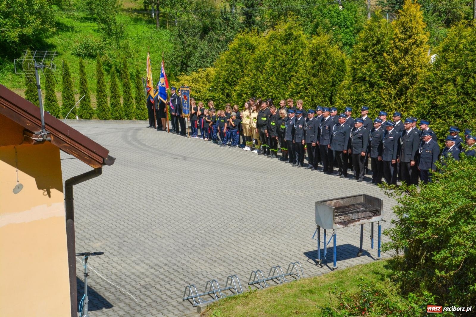 Zdjęcie w galerii na portalu naszraciborz.pl: Msza w ogrodach i apel przy remizie. OSP Strzybnik świętuje 90-lecie wiadomości z regionu