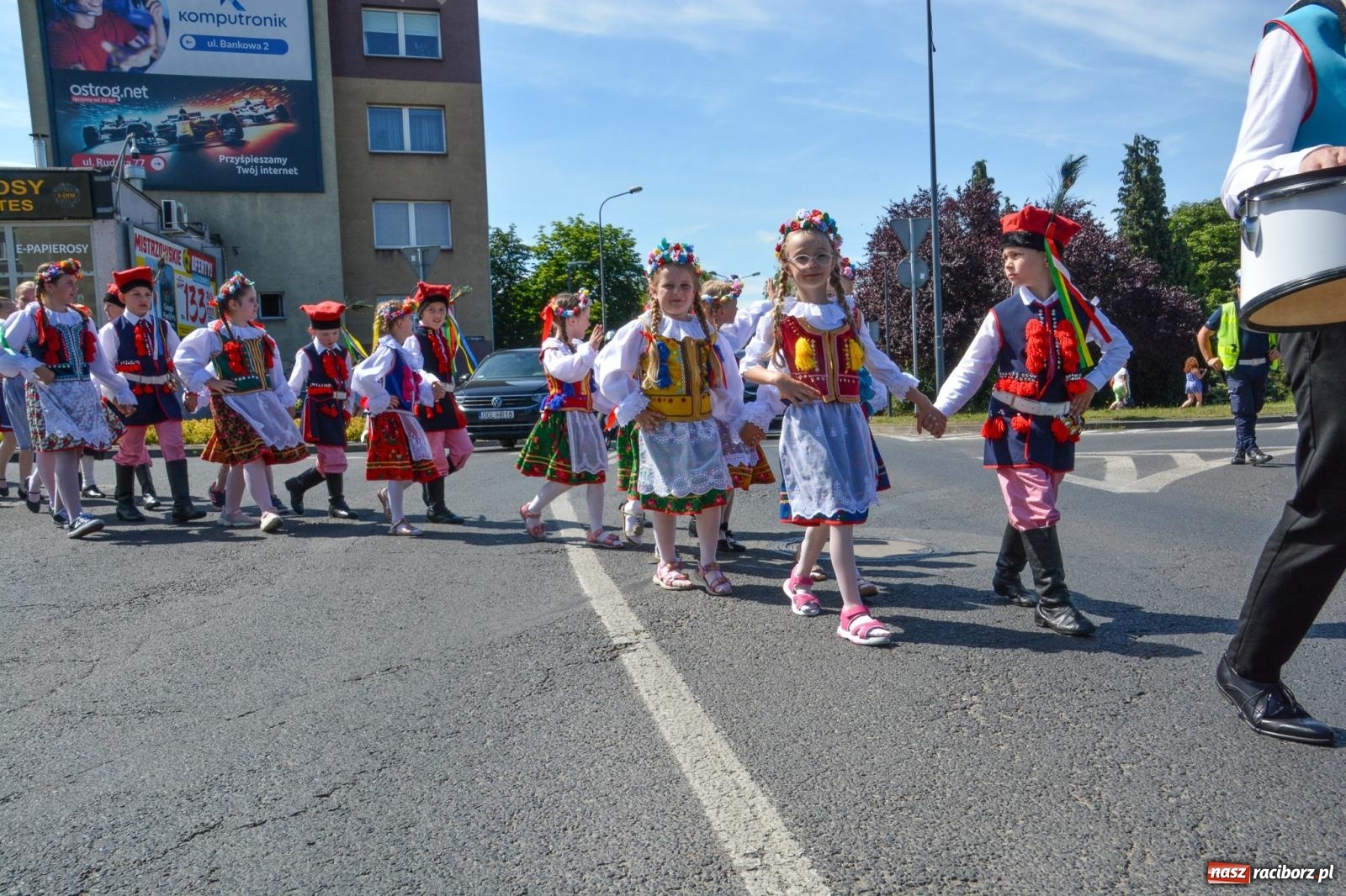 Zdjęcie w galerii na portalu naszraciborz.pl: Roztańczony korowód z Rynku na zamek [FOTO i WIDEO] wiadomości z regionu